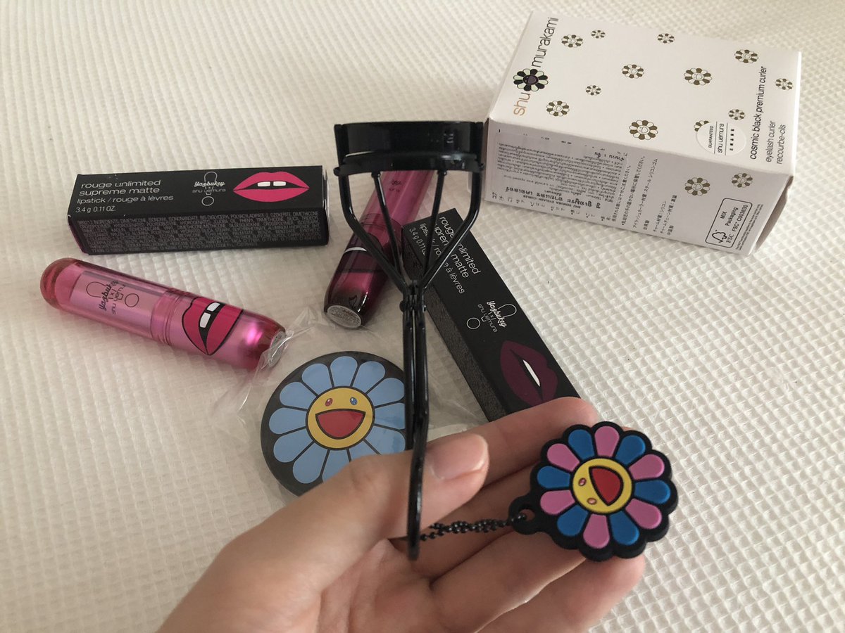 Viviennewonder's tweet photo. เห็นกำลังฮิตๆ Murakami เนี่ย เอามาแจกหน่อยจ้า shu uemura ส่งมาให้วี่แล้วอยากแบ่งมาแจก แจกทั้งหมดนี่เลย มีลิปด้วย หมดนี่เป็นลิมิเต็ดน้า แค่ RT + Follow ประกาศ 17 ตุลาคมนี้ค้า ลุยๆ https://t.co/F7H18L8r0v