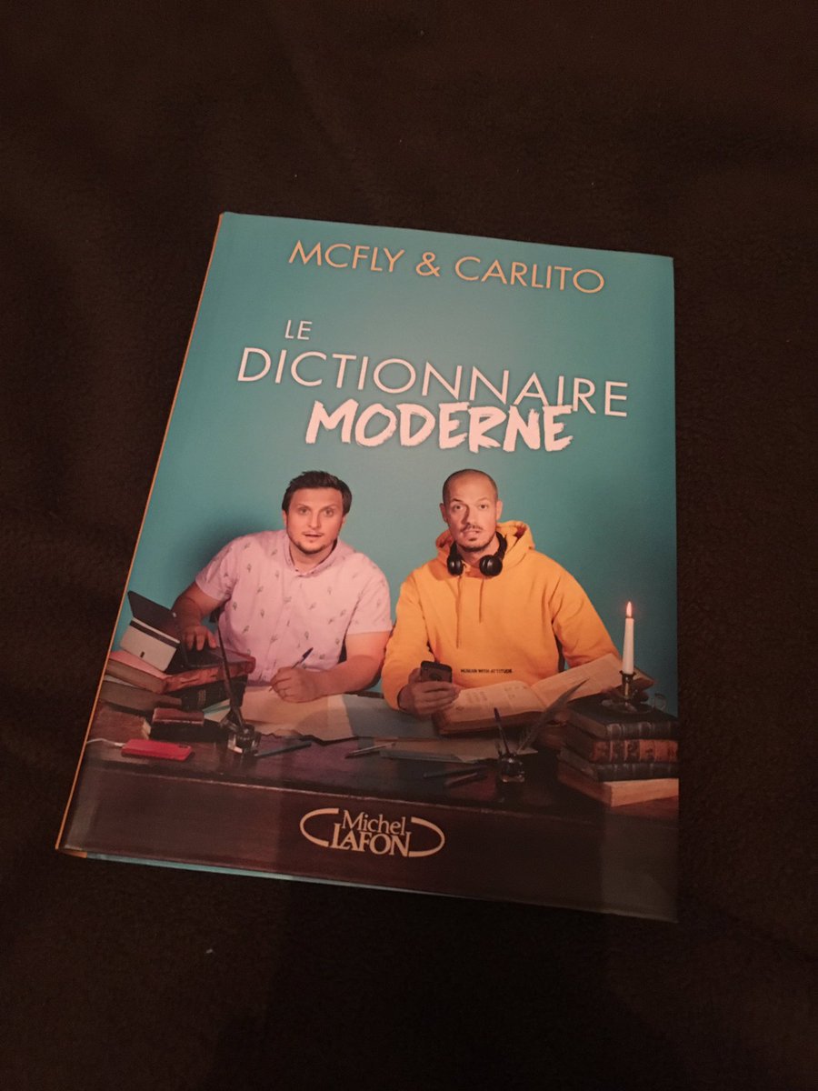 LeaFidone's tweet photo. Quand on t��offre le Dico de @levraimcfly et @Raphael_Carlier  pour ton anniversaire 😄 J’ai hâte de le lire! 😊😊😊 https://t.co/h74J6dPtfY