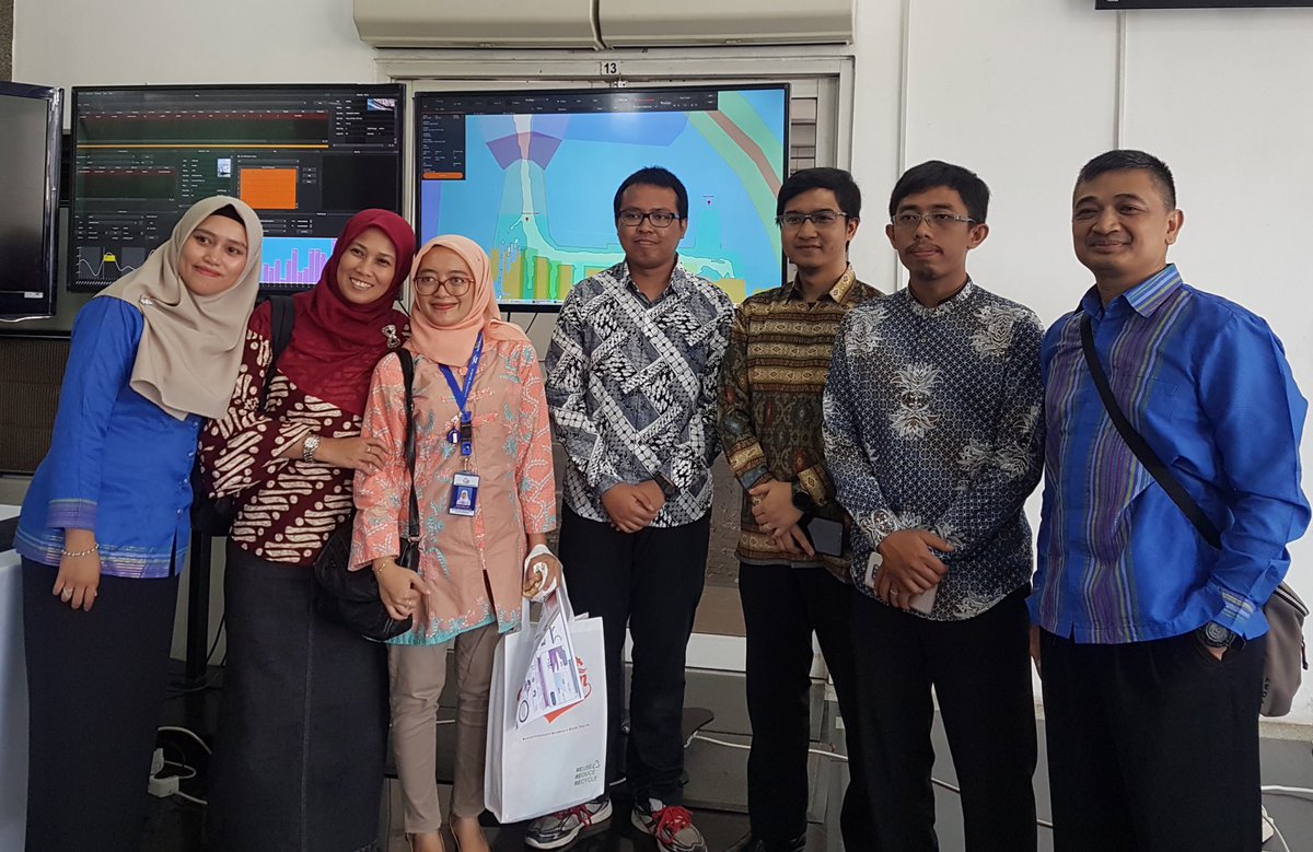 labs247_'s tweet photo. Labs247 bekerjasama dengan Kementrian Kelautan dan Perikanan mengembangkan teknologi berbasis radar yang dinamakan Wakatobi AIS. Peluncuran produk ini diresmikan oleh KKP &amp; MENRISTEKDIKTI, 9 Oktober 2018. Wakatobi AIS diharapkan dapat mengurangi resiko insiden hilangnya nelayan. https://t.co/uS18FXkboY
