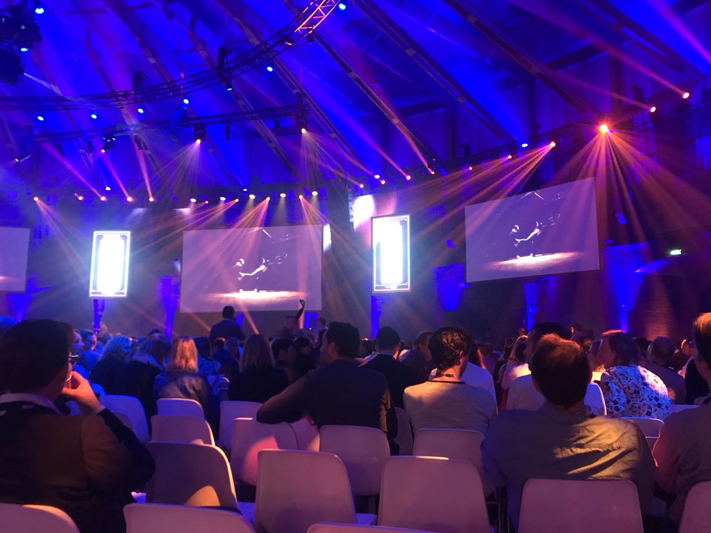 timsekac's tweet photo. Waiting on the beginning. Chill start to summit #wsai18 https://t.co/fuugv1KDnq