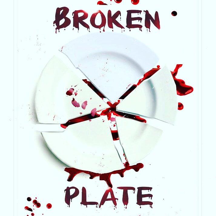 Her skin was dark and glowed under the light beam of the rising moon, he touched her skin and it felt like salt , it was the smoothest he had ever touched: it made him want  more--to hold her tight.

#Brokenplates

7pm on my page. 

facebook.com/pg/Znnytouch-1…