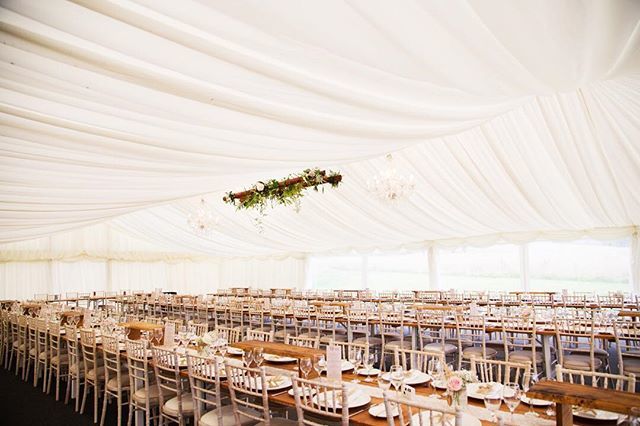 Your #weddingbreakfast at #quantocklakes by @devon_wedding_photographer at @quantocklakesuk 💚 #somersetwedding #rusticwedding #banquet #weddingday #handcrafted #trestles #yourweddingyourway