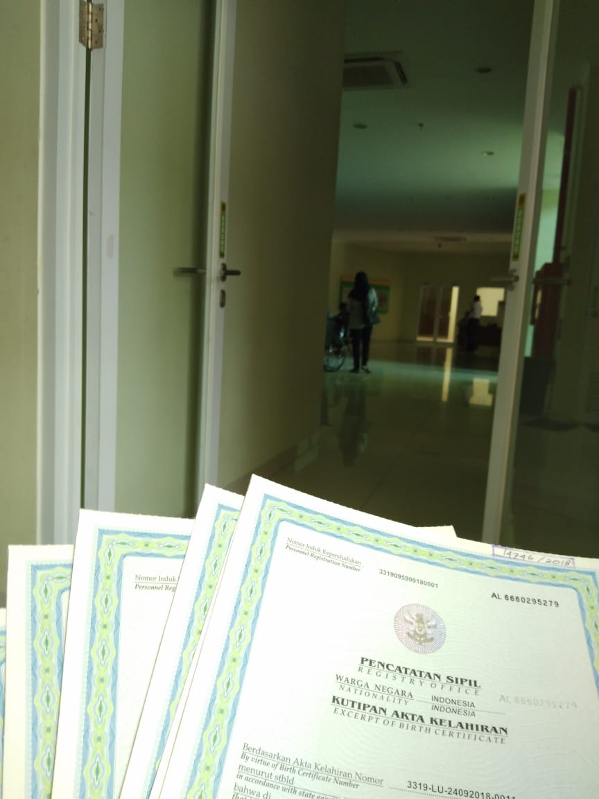 dukcapilkudus's tweet photo. Delivery'nya DINAS DUKCAPIL KUDUS hari ini nih gaes. saat mengantar akta kelahiran ke rumah sakit dan surat pemberitahuan akan di adakan nya perekaman KTP untuk anak sekolah ke sekolah-sekolah yang ada di kudus.
@pututwinarno09
@dukcapil_jateng
#GISA #KUDUSPEDULI #kudusupdate https://t.co/9s68lHA9b3