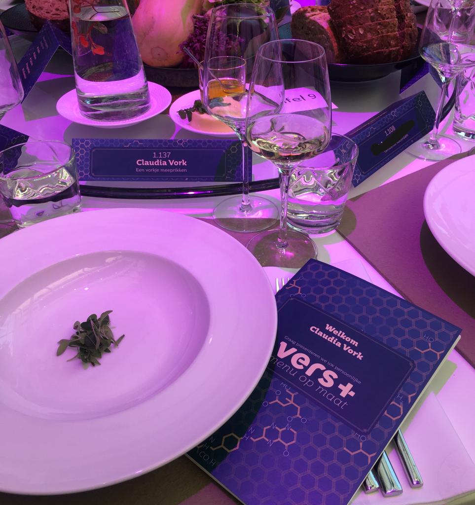 EenVorkje's tweet photo. Gisteravond een inspirerend en zeerrr smakelijk diner van Vers+, lokatie @koppertcress! Een diner op basis van het DNA profiel & voor iedereen een gepersonaliseerd menu! Info: https://t.co/fhWa8HdNlR
#eenvorkjemeeprikken #versplus #gepersonaliseerd #dna #diner #innovationquarter https://t.co/prjm7A4zh1