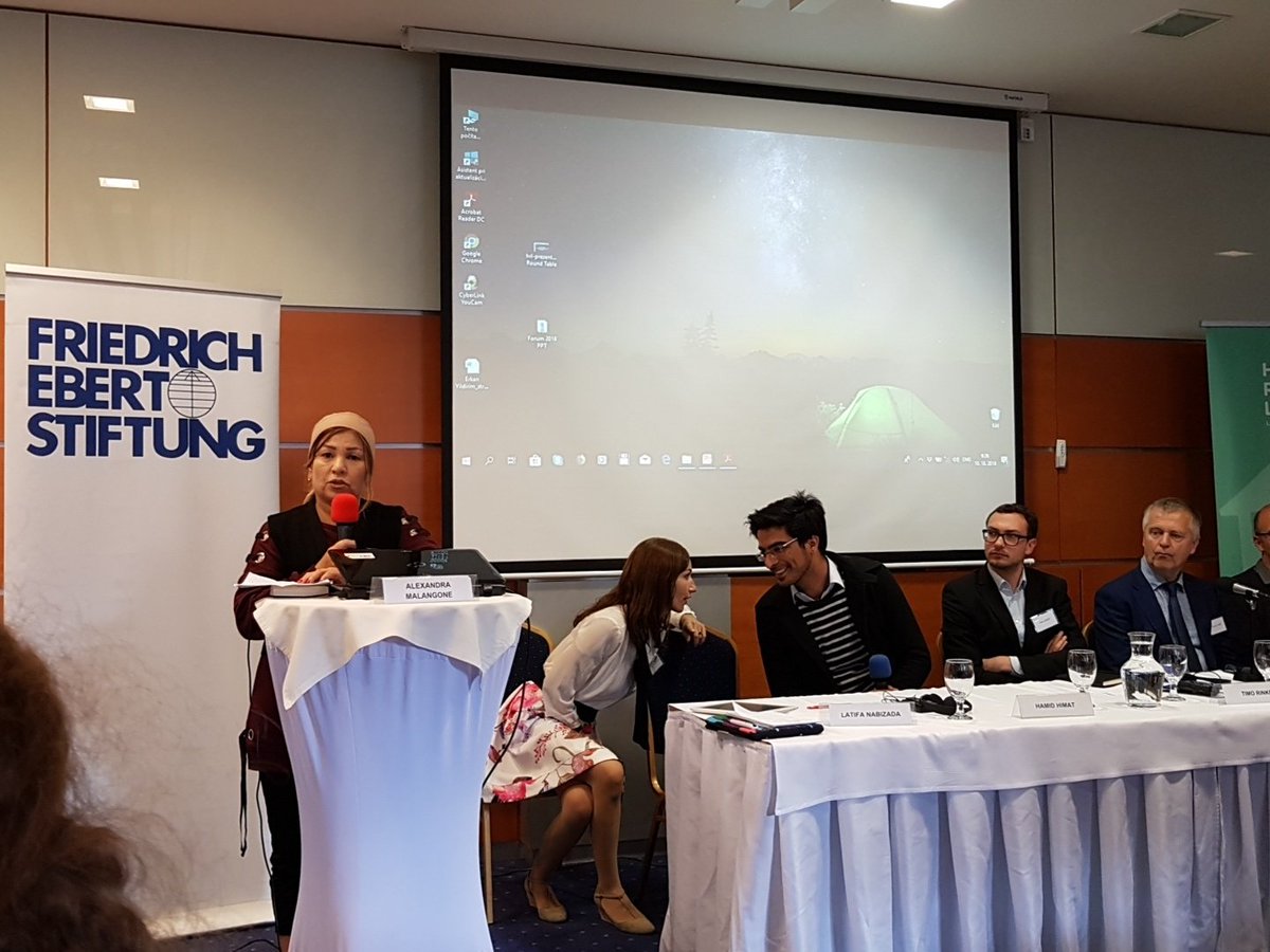 AnaLuciaOlivos's tweet photo. Latifa Nabizada is first pilot refugee women #ForumIntegration https://t.co/JFhXarTFpk