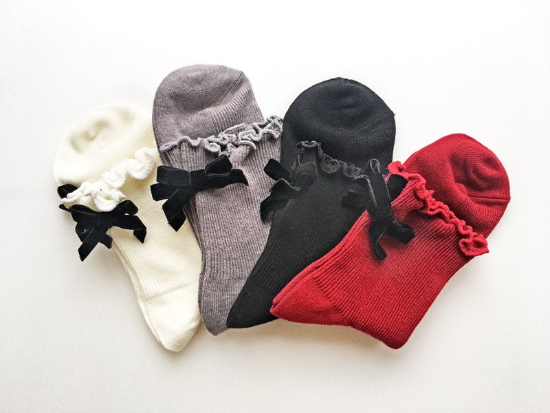 チュチュアンナ 秋のフリル付きリボンソックス登場 優しい印象のベロアリボンが 秋カラーのパンプスとも相性バツグン あなたはどのカラーがお好き ざっくりニット ミニスカート ベロア T Co 6ti53vigp3 Twitter