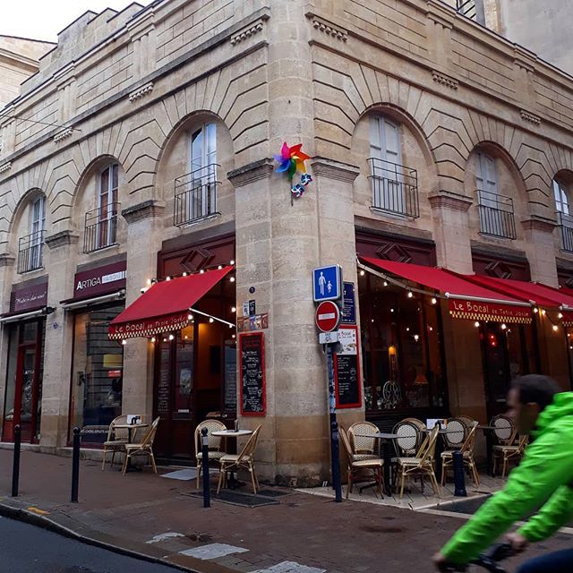 cercaolejos's tweet photo. ¡Buenos días! Última semana por #Bordeaux Esta ciudad es bonita hasta en los días lluviosos. ¡Por aquí el otoño ya ha llegado de verdad!
•
•
•
•
•
#visitfrance #burdeos #francia #digitalnomad #shetravels #nosotrasviajamos #travelbloggeres #cvale… https://t.co/lNeLQQEAM2 https://t.co/3KHBZDi9p2