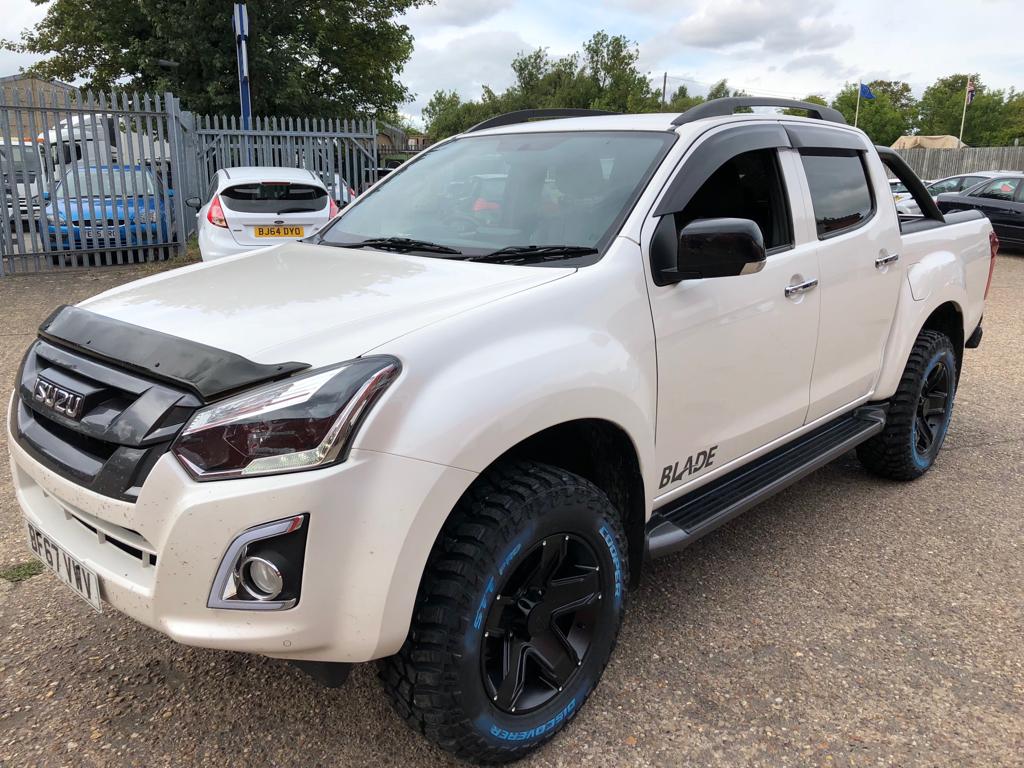 Silverline_UK's tweet photo. Isuzu smacks with a peder lift kit ready for some action on stt pro and some Mamba M13

Pop in today and take a look at our range!

Call us on: 01926 490002 or email us: info@silverlinewheels-tyres.com or visit our website: https://t.co/SnLAMP3pHb

#SilverlineWarwick #Silverline https://t.co/2TYCwvzAfZ
