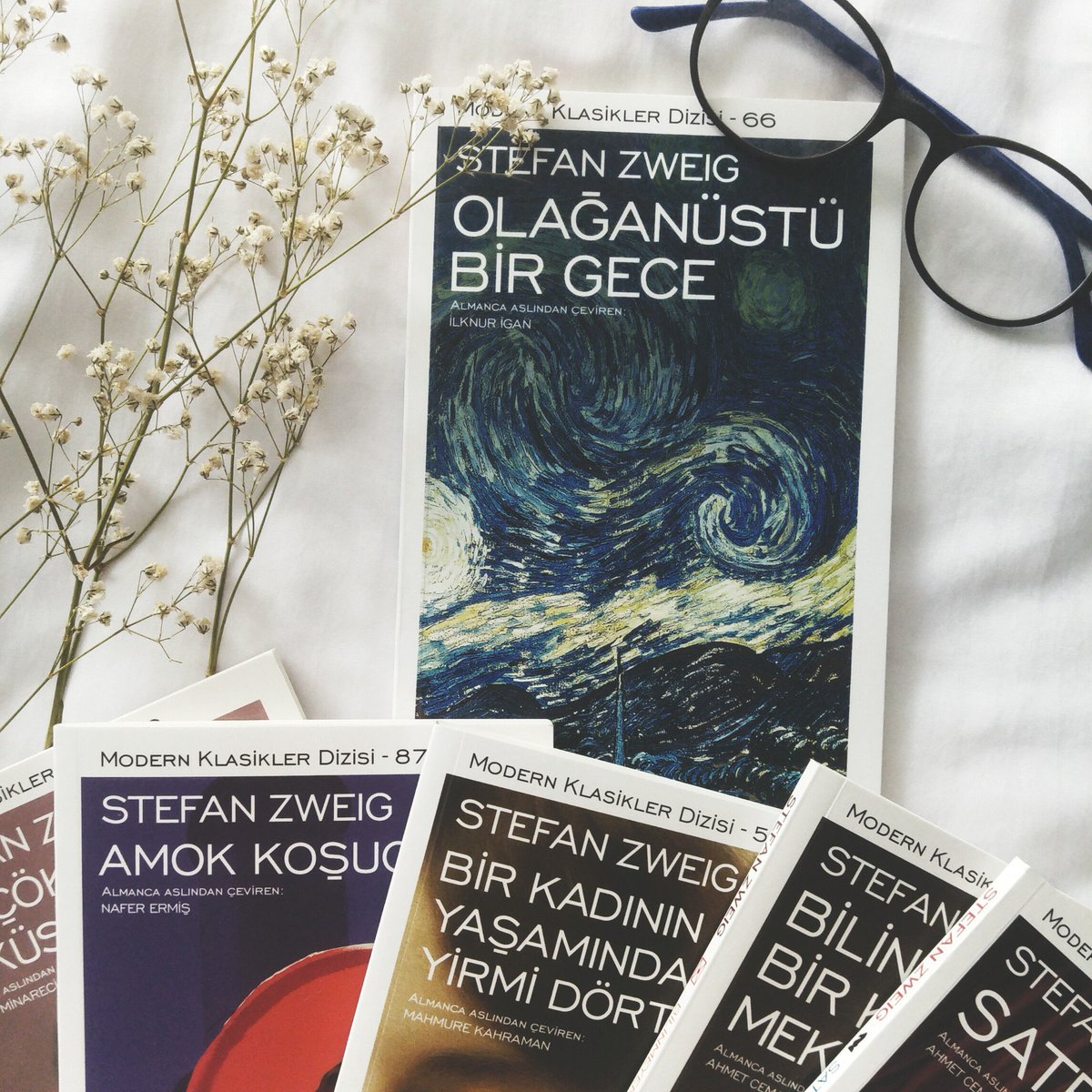 Bir kez kendini bulmuş olan kişinin bu yeryüzünde yitirecek bir şeyi yoktur artık. Ve bir kez kendi içindeki insanı anlamış olan bütün insanları anlar.

Olağanüstü Bir Gece / Stefan Zweig