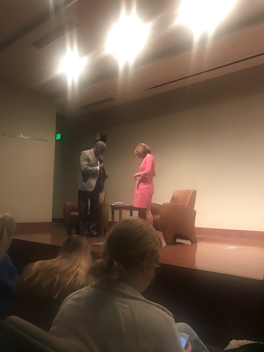 _gracegribble's tweet photo. Thank you so much @drninashapiro for coming to the University of Nevada and speaking! Not only did i learn about health facts, but also some journalism facfs! #rsjlab https://t.co/NTD9AQyGip