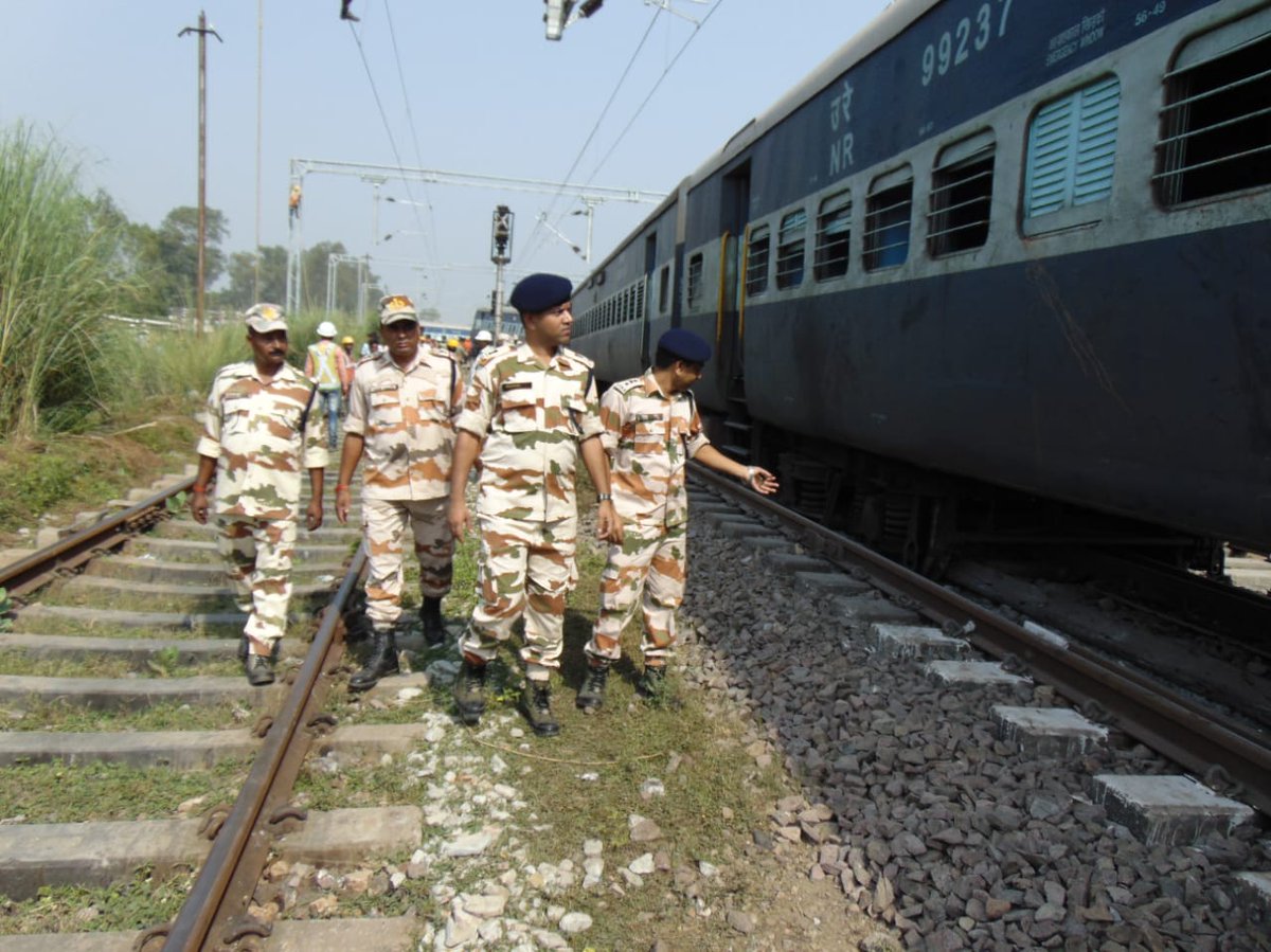 #FarakkaExpress mishap.
Rescue at rail accident site of Harchand pur, #Raebareilly by 46th Bn ITBP

#Himveer