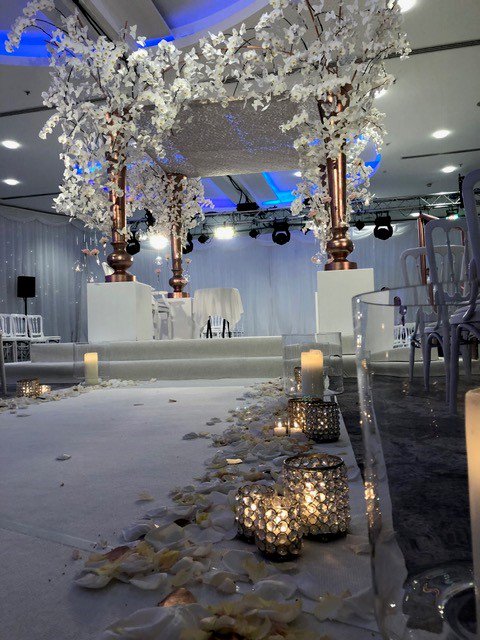 #WeddingWednesday #TopTip is from florist <a href="/SpringbankUK/">Springbank Flowers</a>
"Lighting is essential to create a fabulous atmosphere at your wedding. We advise that you allocate a percentage of the flower/decor budget towards professional lighting"

Weddings at The Lowry Hotel: bit.ly/2vmwvye