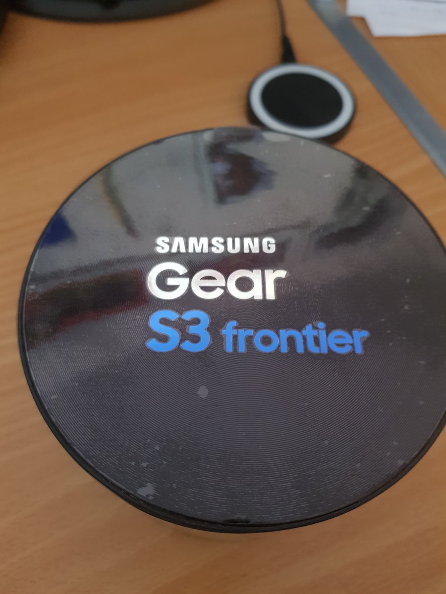 Haudegen_Lars's tweet photo. ... Papa hat ein neues Spielzeug 🤗 #Samsung #S3frontier #SamsungGear #Uhr https://t.co/wu1vMLpmmP