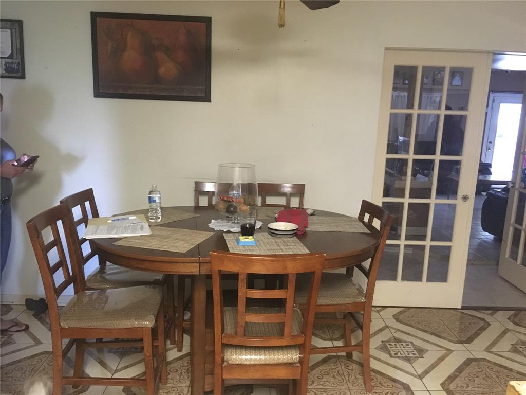 zig_zan's tweet image. 4BHK Single Family Home

All #brick four bedrooms for the . Beautiful interior with mostly #tiled flooring tastefully done. New A/C  heating unit installed  #Cabinets galore custom built-in shelving in dining area. #Storage  #workshop area in rear.

Visit: goo.gl/JWvkAP