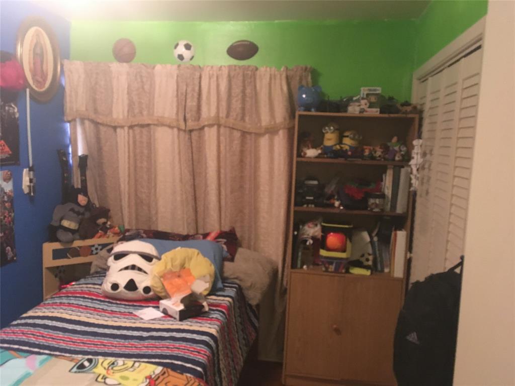 zig_zan's tweet image. 4BHK Single Family Home

All #brick four bedrooms for the . Beautiful interior with mostly #tiled flooring tastefully done. New A/C  heating unit installed  #Cabinets galore custom built-in shelving in dining area. #Storage  #workshop area in rear.

Visit: goo.gl/JWvkAP