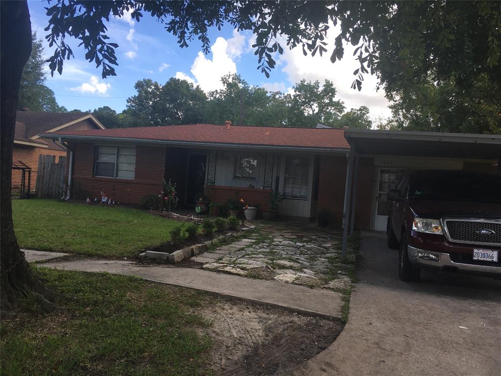 zig_zan's tweet image. 4BHK Single Family Home

All #brick four bedrooms for the . Beautiful interior with mostly #tiled flooring tastefully done. New A/C  heating unit installed  #Cabinets galore custom built-in shelving in dining area. #Storage  #workshop area in rear.

Visit: goo.gl/JWvkAP