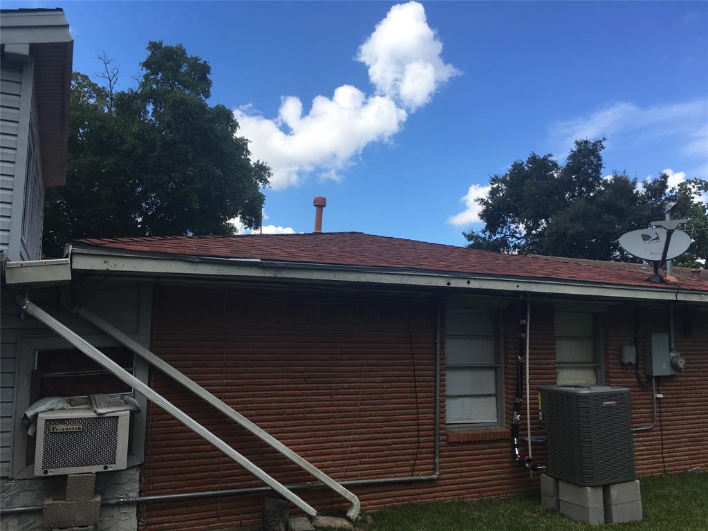 zig_zan's tweet image. 4BHK Single Family Home

All #brick four bedrooms for the . Beautiful interior with mostly #tiled flooring tastefully done. New A/C  heating unit installed  #Cabinets galore custom built-in shelving in dining area. #Storage  #workshop area in rear.

Visit: goo.gl/JWvkAP