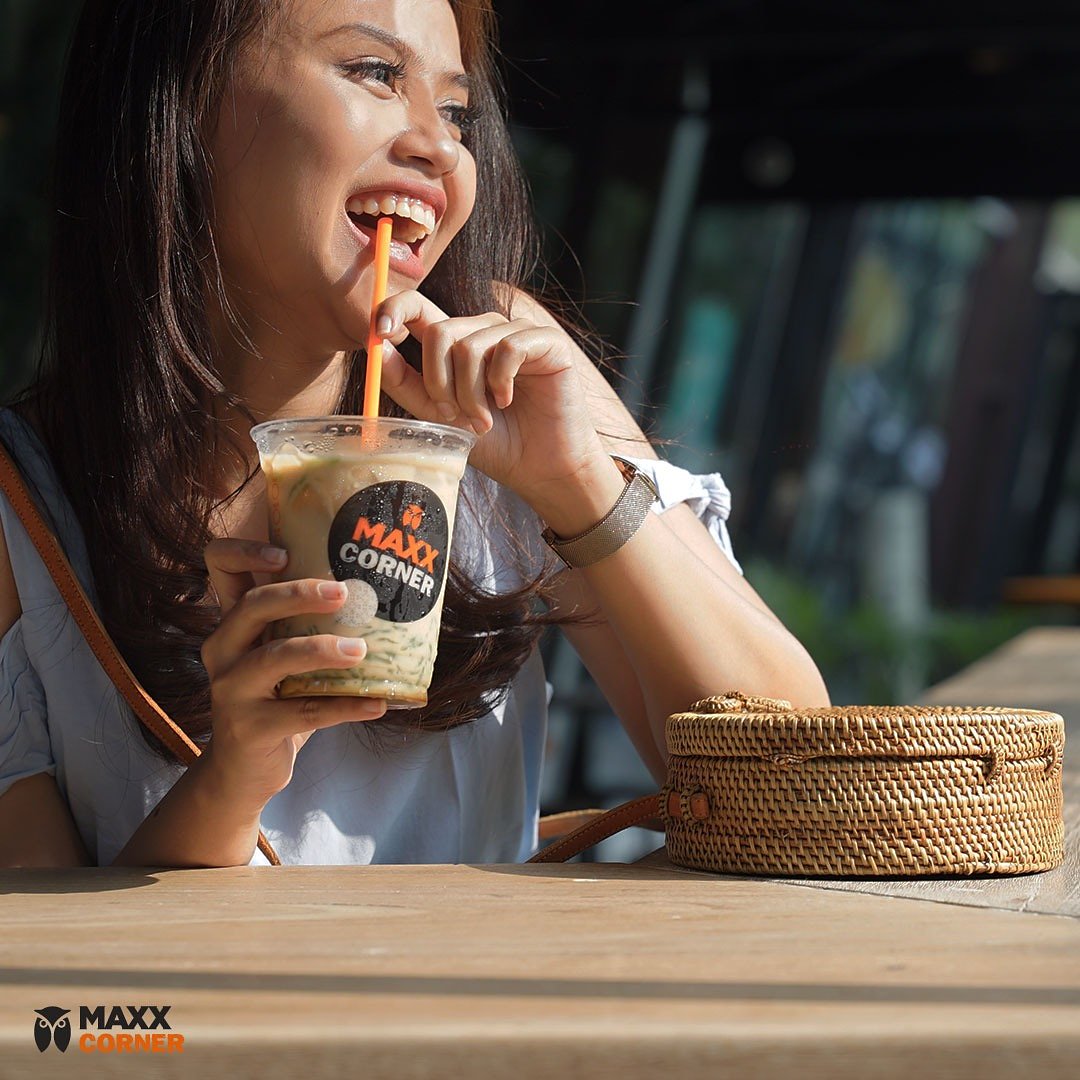 idmaxxcorner's tweet photo. Weather forecast calls for some iced refreshements. Step into one of our Maxx Corner outlets and cool off with our Cendol Latte. #RabuSeru
-
#MaxxCorner #Cornerbuddies #CornerStyle #CornerMenu #cornerday #ngopiyuk #ngopilah #cendollatte #cendol #indonesia #nusantara #chill https://t.co/WL1RkneU5z
