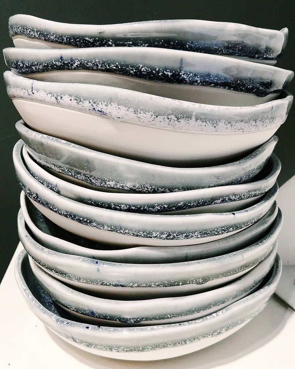 helenika10's tweet photo. Els dies grisos també tenen la seva llum especial💜 #hellenicaceramics #porcelain #handmade #ceramic #ceramics #design #tableware https://t.co/YYMqKpE4fi