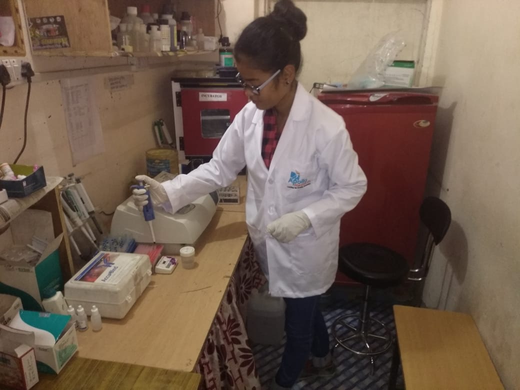 ddu_gky's tweet photo. Our students Divya and Madhu from Apollo MedSkills Limited are undergoing on-the-job training and preparing themselves for future job. We wish them Good Luck! #DDUGKY #Skilling
@MoRD_GOI 
@NIRDPR_DDUGKY 
@IPEGlobal https://t.co/k5KnEg2BRY