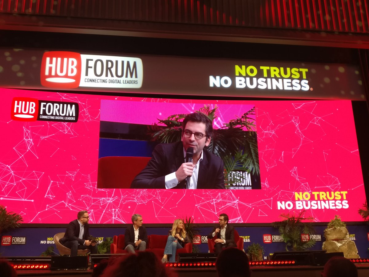 "La problématique des grands groupes est la personnalisation à (très) grande échelle." <a href="/fabmag/">Fabien Magalon</a> #marketing #scale
#HUBFORUM #CentraleDigitale