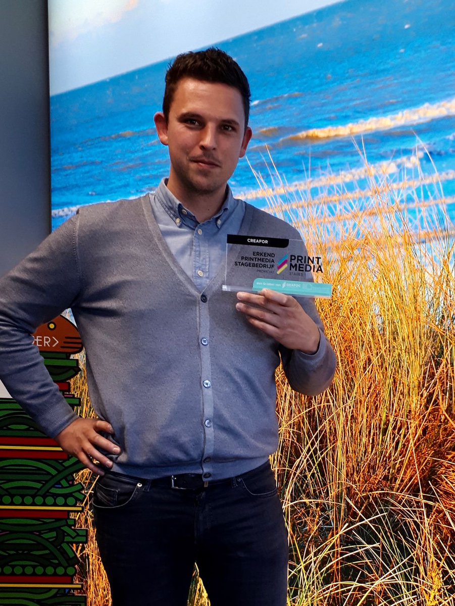 CreaforPrinting's tweet photo. Creafor wordt door Grafoc uitgeroepen tot “Erkend printmedia stagebedrijf”! Een titel waar we uiteraard trots op zijn. Leuk dat deze plexi awards ook “Made by Creafor” zijn 👍 https://t.co/0cTz4Sb8xR