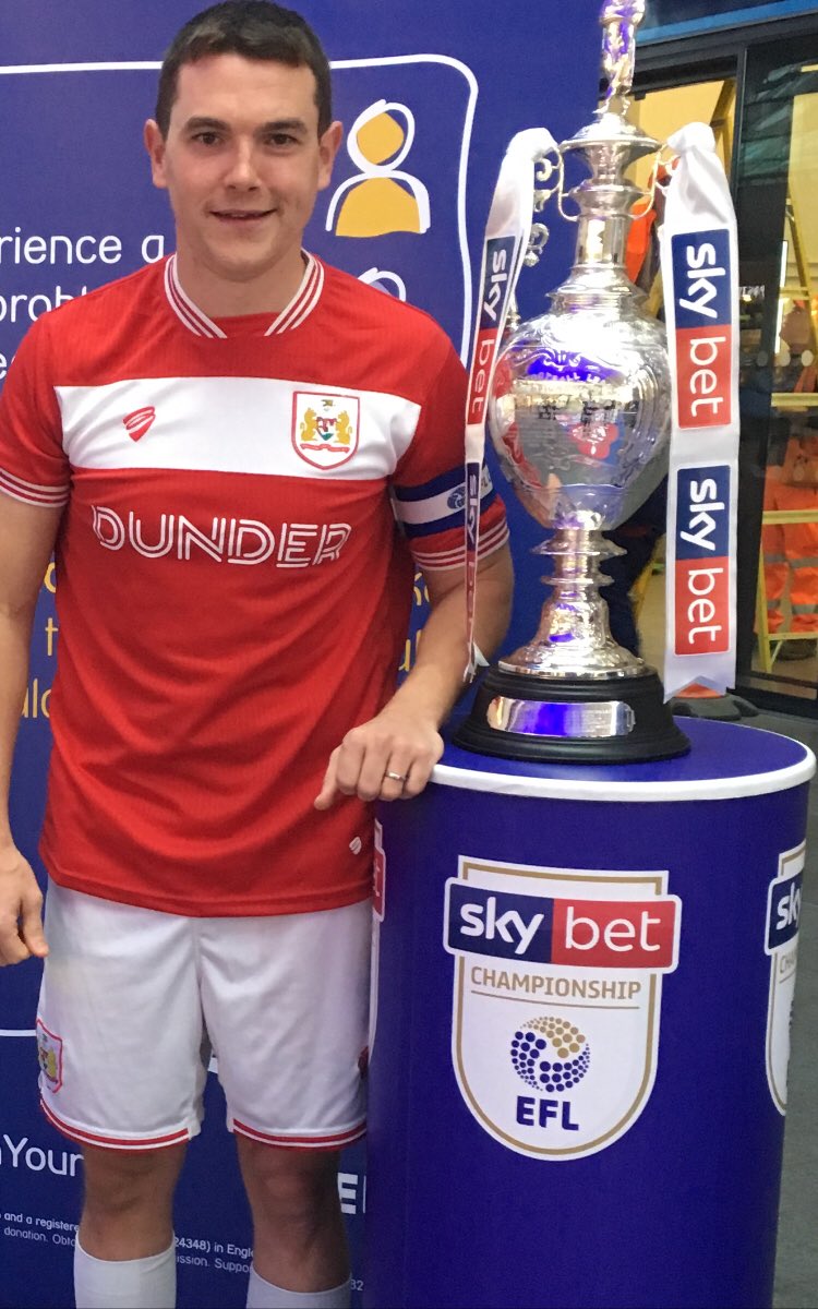 What a great start to #WMHD, promoting @MindCharity & @EFL partnership at Kings Cross station in a full @BristolCity kit...shame was only on the radio