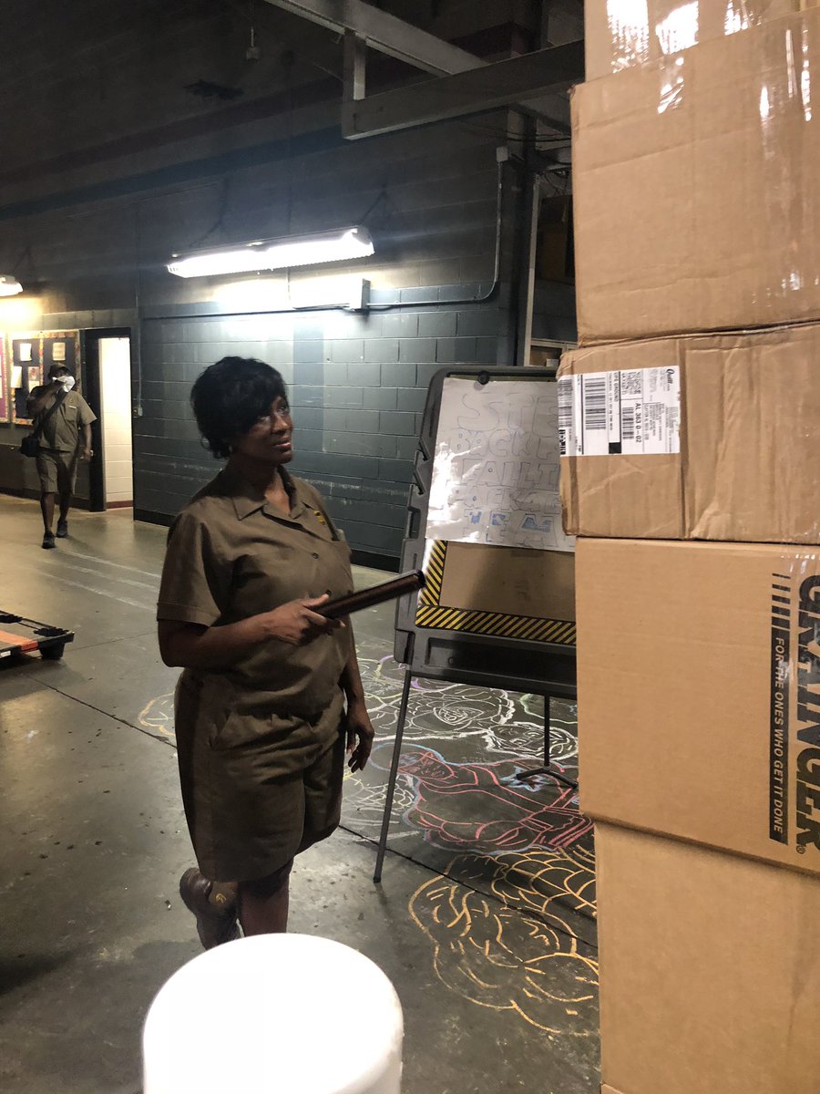 HubAlabama's tweet image. Our #GuardTheGate activity on Monday showed employees demonstrating what they would do if packages were falling towards them #MCM #MostCommonMondays  #InjuryFree #WayToBe #UPSSafetyRelay #StepBackFromFallingPackages @ExperienceUPS @JACMSHubFdrUPS1 @UPStempe