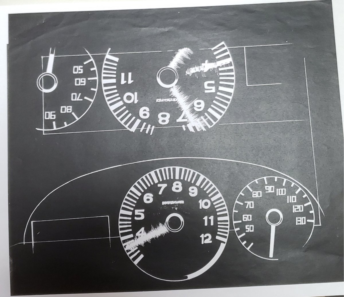 ろっそん メーターデザインが多少違いますが 左の枠がまんまなので間違いなさそうですね