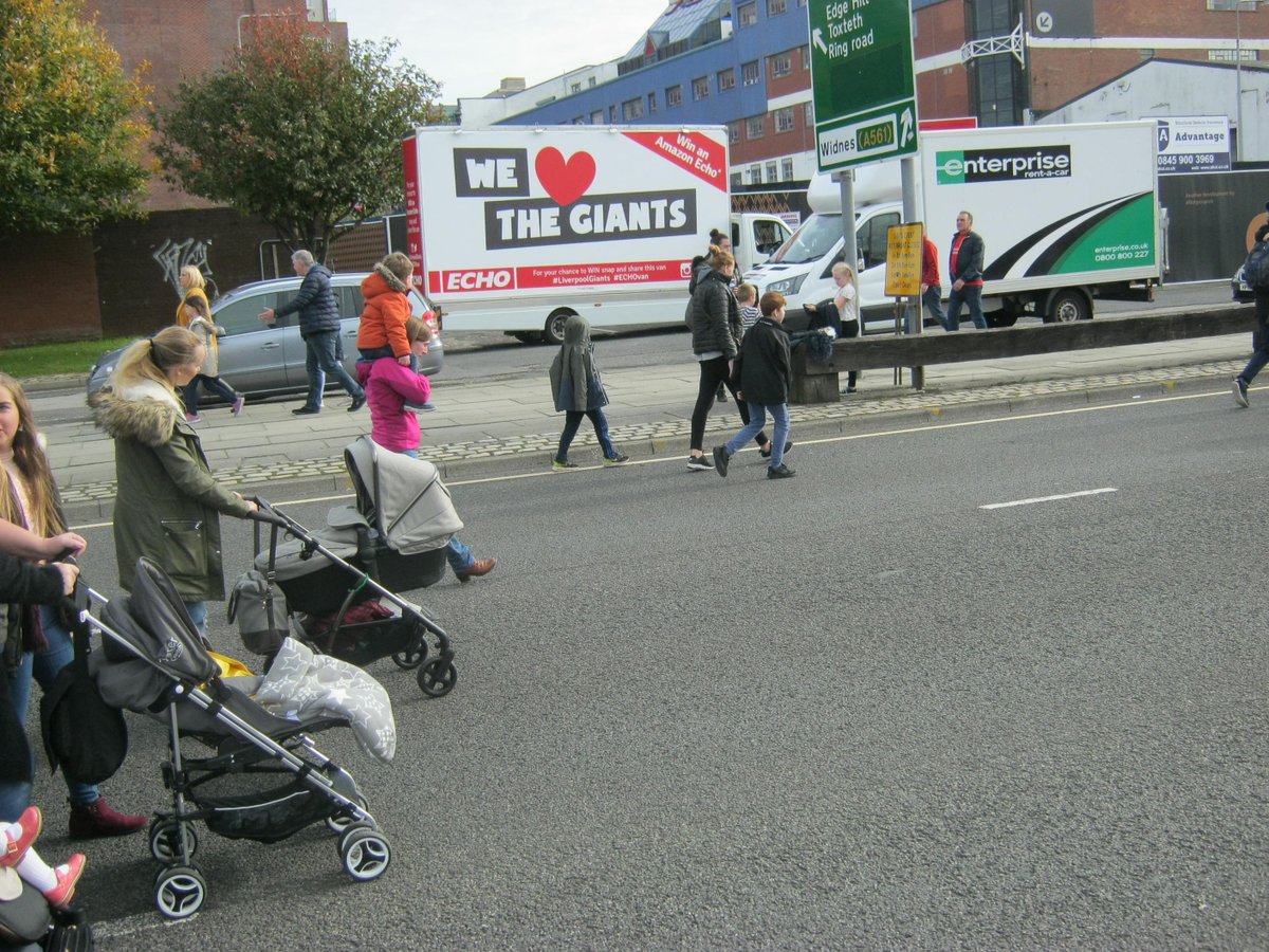 HugeMedialtd's tweet photo. Here's a few more pictures from a brilliant weekend with the Liverpool Echo Advan #echovan #LiverpoolGiants #giantspectacular #thebigfellas https://t.co/64G9E9xXRb