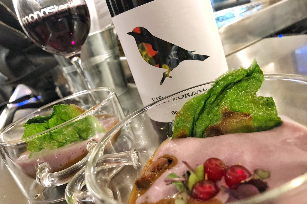 delreynomundura's tweet photo. Carrilleras con crujiente y espuma de patata acompañada con @vinazorzal es la propuesta de @monasterio_bar para @cazuelicayvino . Buena cazuelica y maridaje!! #CazuelicayVino18 https://t.co/w9c5Pu2A2d