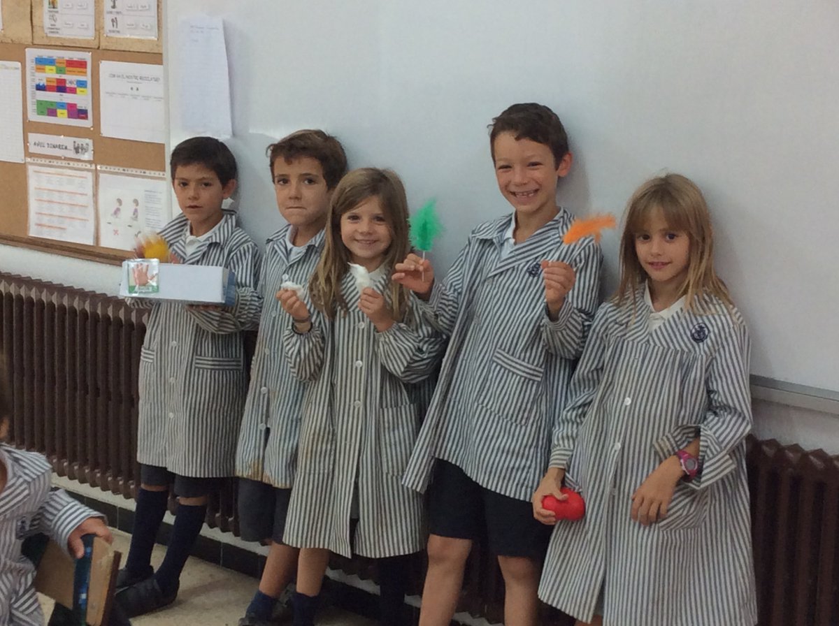 pmariasantcugat's tweet image. A 2n de primària treballem els cinc sentits a partir de caixes misterioses. Quin sentit serà el que s’amaga darrere de cada caixa? Les pistes i objectes que hi trobem a dins ens ajuden a descobrir-ho! 👍#santcugat #sorpresa #sentits #primaria