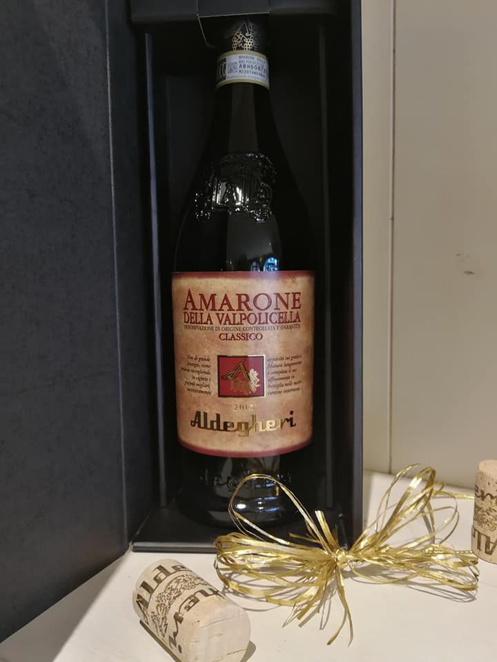 Venite a trovarci!! Le idee regalo sono tante 🎁🍷
#idee #packaging #confezioninatale #natale #natale2018 #aspettandonatale #novità #ideeregalo #confezioniregalo #happyChristmas #christmasinspiration #vini #valpolicella #aldegheriwinery #aldegherivini #regali #highquality