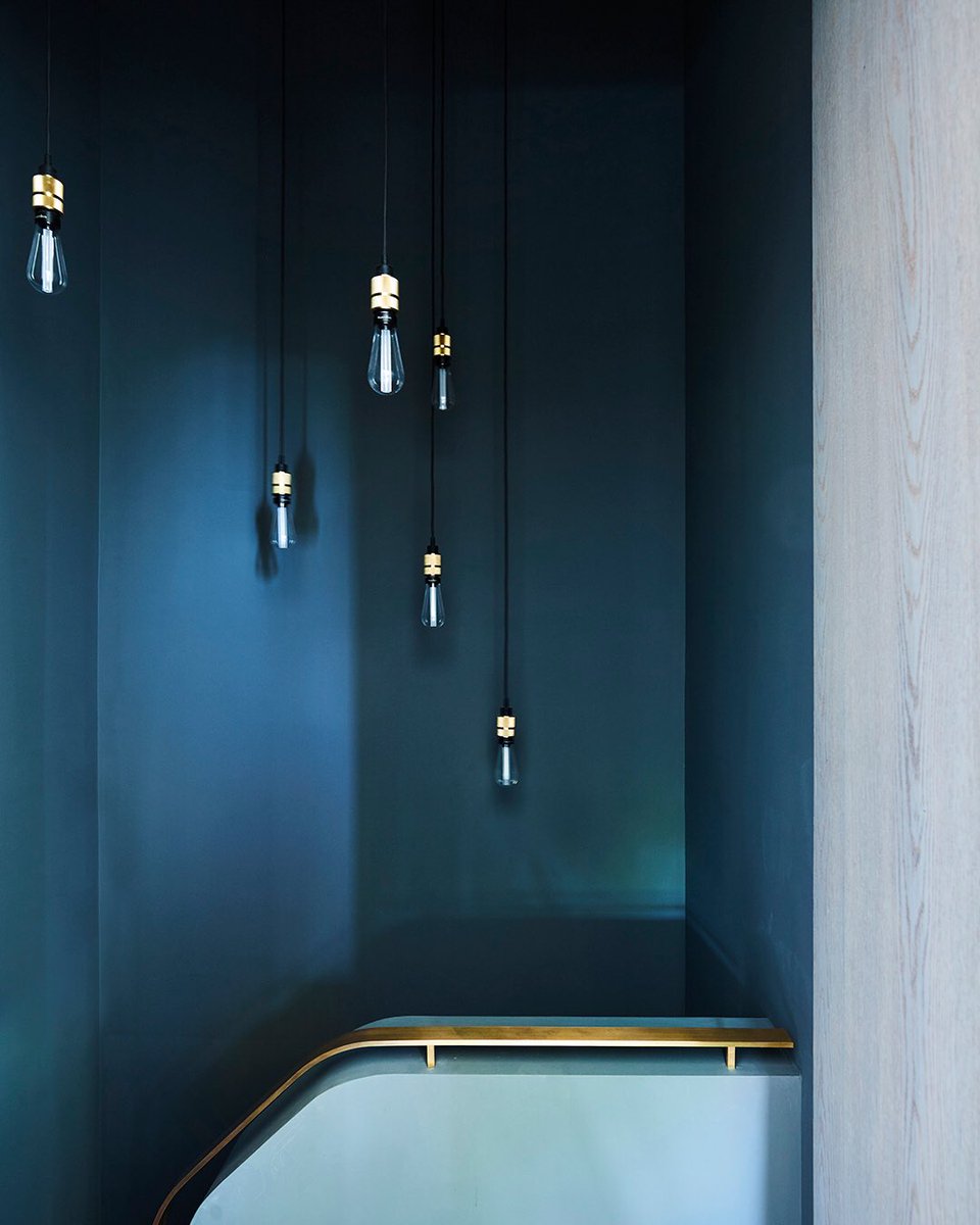 This space tho! / #busterandpunch #decusinteriors / brass & deep blue = done right!