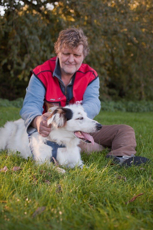 DogsTrust's tweet photo. Our #HopeProject helps people experiencing all kinds of homelessness, from people living in hostels to tents, from rough sleeping to living in a car. In 2017 we worked with vets like @PDSA_HQ and @Bristol_ARC to provide treatment for over 450 clients. #WorldHomelessDay https://t.co/2Hthr0NO13
