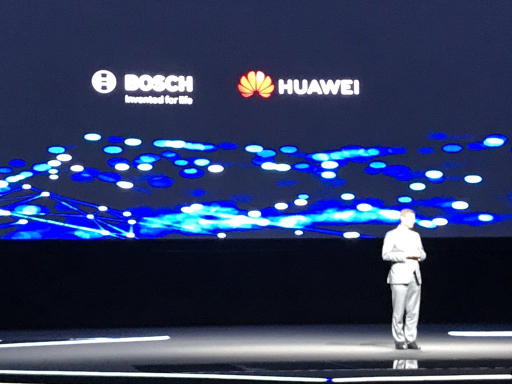 TomTegeos's tweet photo. .@Stefferber now on stage at #HuaweiConnect announcing the #BoschIoTSuite being available on @Huawei Cloud in 🇨🇳🤓👍 https://t.co/kUESRaVjdi