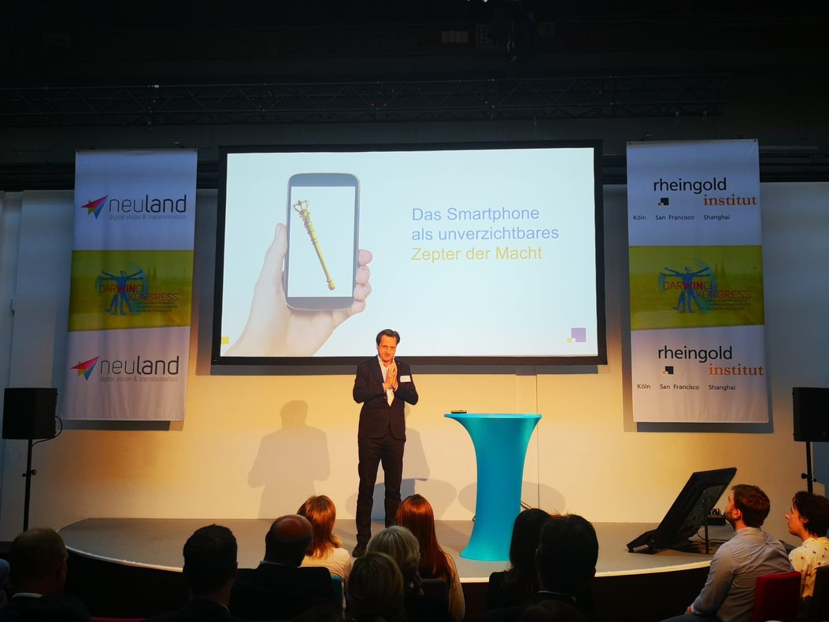 Die zweite Keynote des Tages: Stephan Grünewald über die Auswirkungen des digitalen AppSolutismus auf Alltag und Gesellschaft. #darwinci