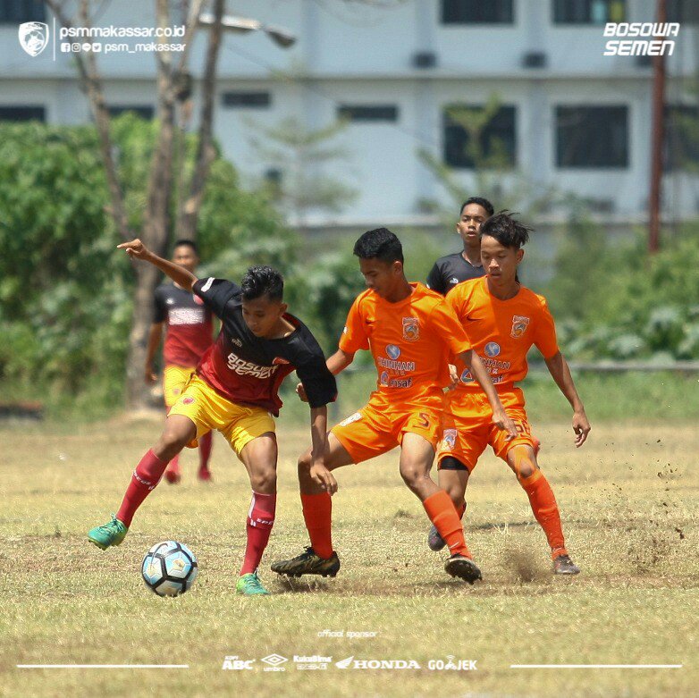 PSM_Makassar's tweet photo. Siang tadi, PSM Makassar U16 berhasil menaklukkan Borneo FC U16 dengan skor 2-1.
Gol Ramang Muda dicetak oleh Ardiansyah dan eksekusi pinalti yang sempurna dari Asri.
Selamat PSM U16.
#EwakoPSM #PSMU16 https://t.co/AaCf5HiJyZ