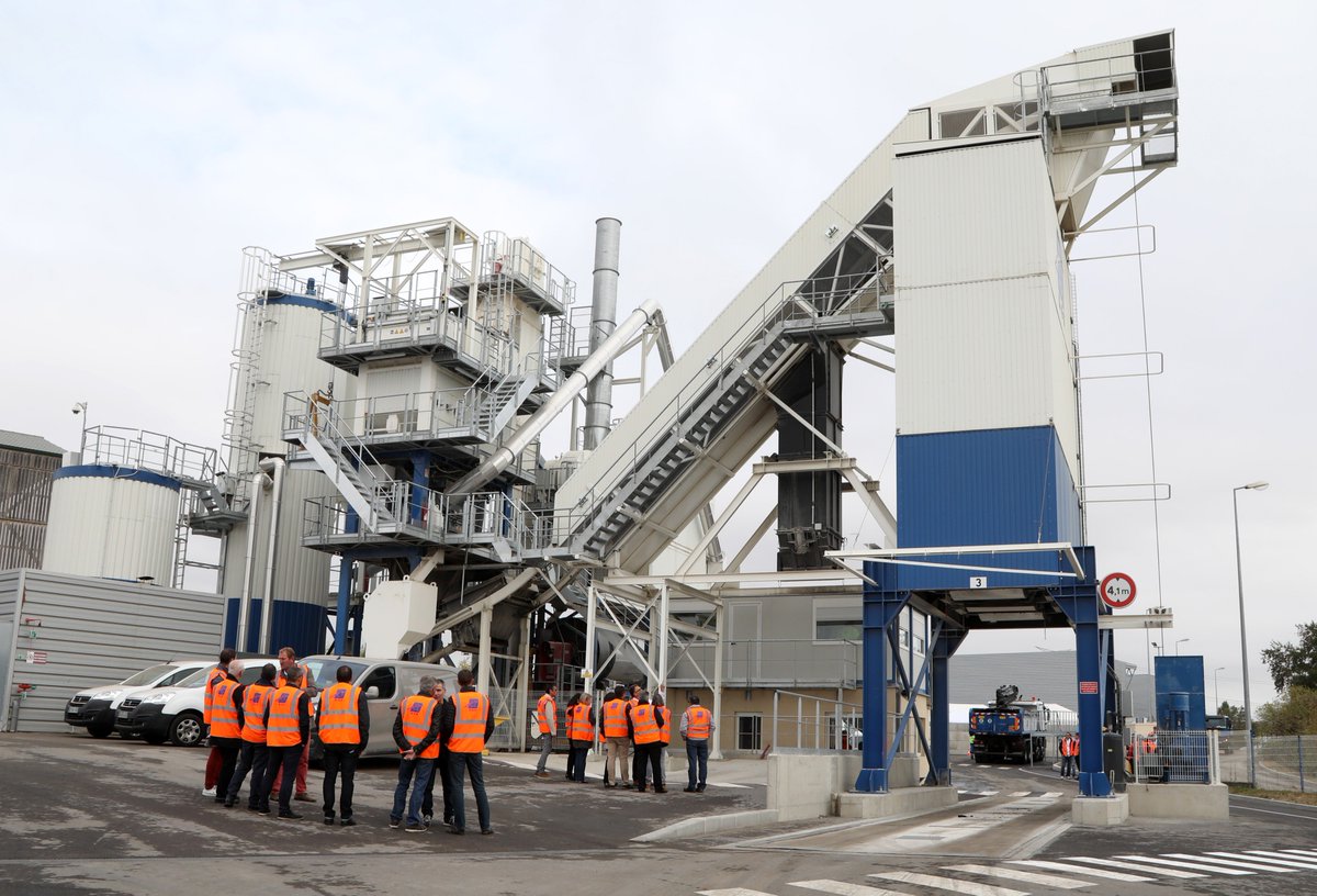 MGB TRAVAUX PUBLICS de <a href="/GroupeSERFIM/">SERFIM</a> a inauguré sa nouvelle centrale d'enrobage EOL à <a href="/VilledeMornant/">Ville de Mornant</a> 
Etaient présents <a href="/GuyMathiolon/">Guy Mathiolon</a>, PDG <a href="/GroupeSERFIM/">SERFIM</a>, André Roibet, PDG Groupe TEBIOR, Frédéric Foschia, Directeur MGB, <a href="/RenaudPfeffer/">Renaud Pfeffer</a>, Maire de Mornant