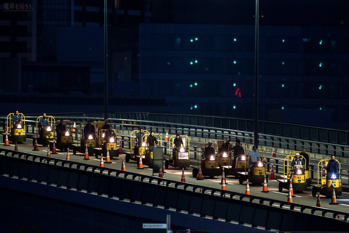 電車を撮ろう 7日から4日間 早朝に行われた築地市場 豊洲市場へのターレー引っ越し フォーク含めた2600台の移動という事でしたが 大半はトラックで陸送された様です なお 最終日の今日は 築地よ ありがとう のヘッドマークを掲げた記念ターレーも