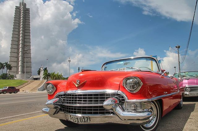 hiddemi's tweet photo. #buick #classiccar #josemarti #havana #lahabana #igcuba #redcar https://t.co/lukFoB46Mr https://t.co/UqRnHEgmOa