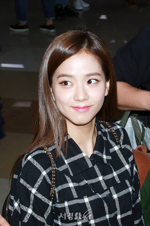 JISOO_MEDIA's tweet photo. [press] 181010
#블랙핑크 #jisoo
#blackpink #지수 https://t.co/IqnmdTZRna