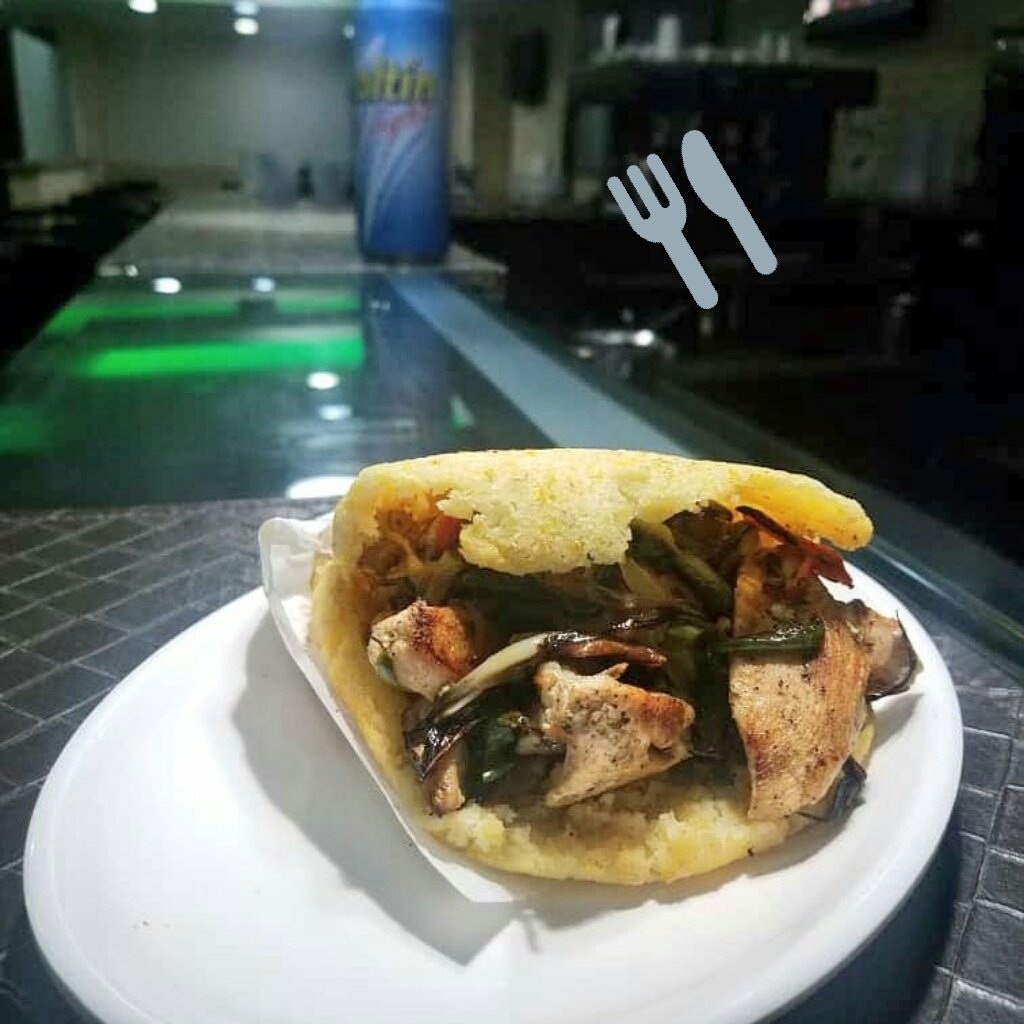 cimarronchuao's tweet photo. Arepa con Pollo&amp;vegetales a la plancha ? Te la tenemos !!! #food #cena #deliciousfood https://t.co/CLDFdEw91h
