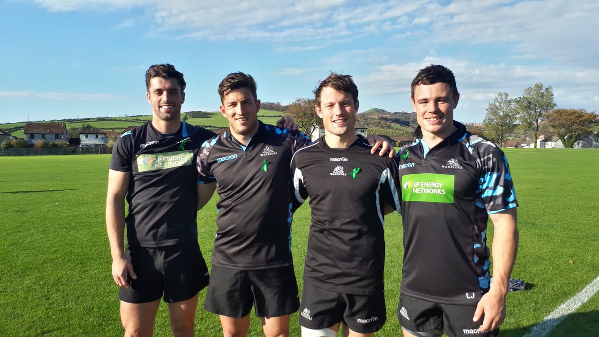 GlasgowWarriors's tweet photo. The entire squad wore green ribbons at training today to help raise awareness and support for #WorldMentalHealthDay https://t.co/Lcr9KvKlQd