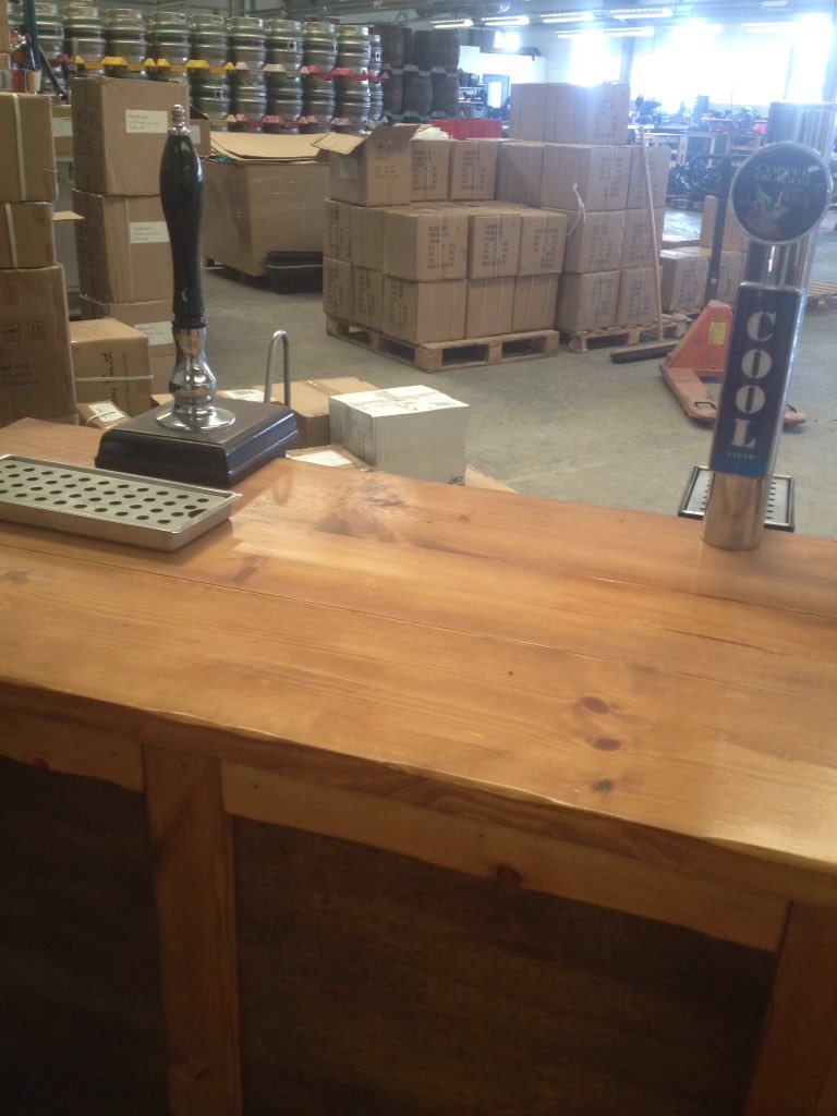 yorkshaliveedge's tweet photo. Bars made to order,live edge tops. Perfect for man caves,extensions,homes contact for more inquiries @yorkshaliveedge https://t.co/YfWpyArwWM