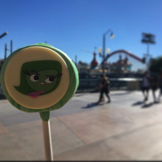 ThemeParkSmiles's tweet photo. This adorably "disgusted" cake pop can be found at Bing Bong's Sweet Stuff on Pixar Pier in Disney California Adventure. It tastes like Joy though! 😮😀 #disney
#disneyland
#disneyfood 
#pixar
#disgust 
#insideout 
#cakepops 
#pastry
#foodies 
#foodonastick
#mindykaling https://t.co/uEaU8HM6Ol