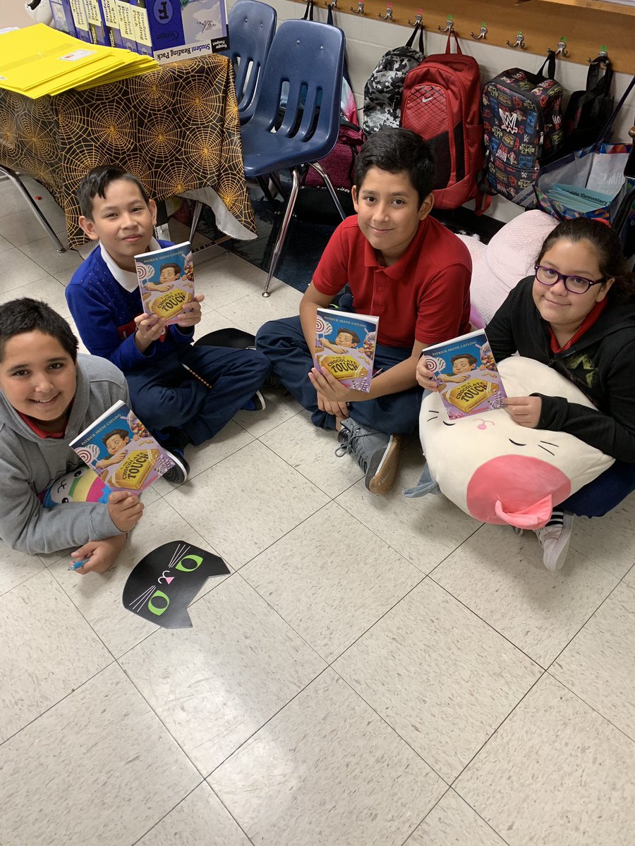 MrsWLindsey's tweet photo. Literature Circles have started in 5th grade!!! We are so excited!!! @NISDCable @michelleRfine  @nisdelemelar #LiteratureCircles #GuidedReading #GrowingOurBrains #ExpandingOurKnowledge #ThisIsCable #ThisIsNorthside #WeLoveBooks https://t.co/oy1DhwG2NY