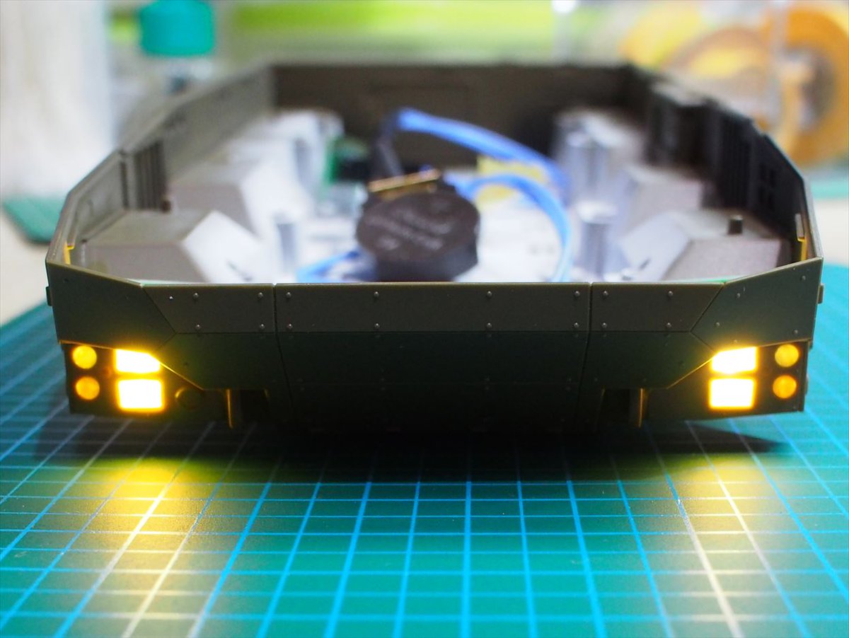 おっぴー 模型アカウント على تويتر タミヤの16式制作中 電飾を埋めてくれと言わんばかりの隙間があるのでチップledをユニバーサル基盤にはんだ付け 気が向いたらarduino制御ができるように2 54mm ピンヘッダ仕様にしてみました 実装後に気が付いたのですが 本物