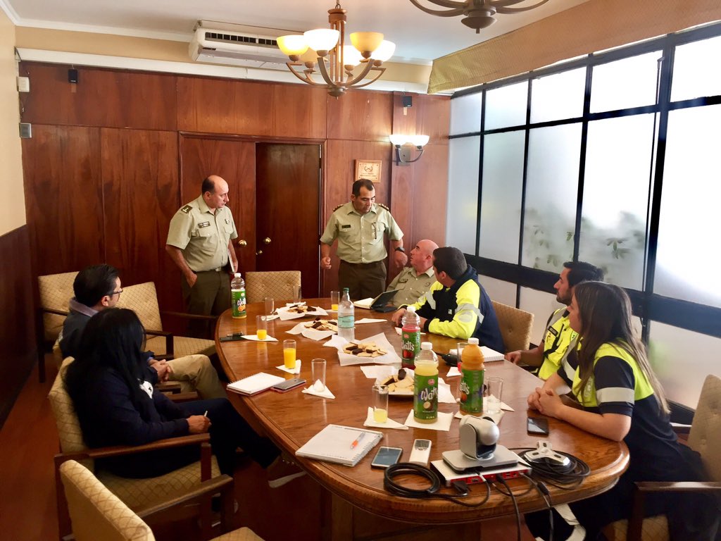 #SAMU #Antofagasta participa de reunión "ABC" de la emergencia en dependencias de la prefectura N 4 de #Carabineros Antofagasta. 
El trabajo en conjunto permite mejor desempeño en pro de la comunidad en #emergencias 🚑🚒🚓 👏🏻👏🏻
 <a href="/Carabdechile/">Carabineros de Chile</a> <a href="/central132Antof/">Central de Alarmas 132 Bomberos Antofagasta</a>