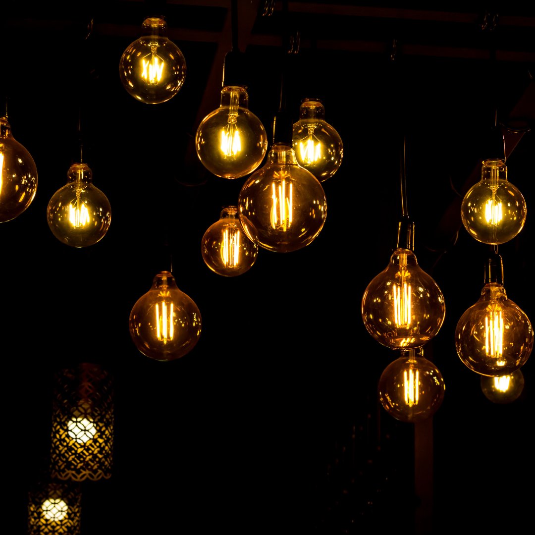 IZLivinglyHome's tweet photo. You can make your loft room feel cosy and warm by adding lamps that give low-lighting to the room.

#izhome #lighting #loftconversion https://t.co/Mfx1CVod5A